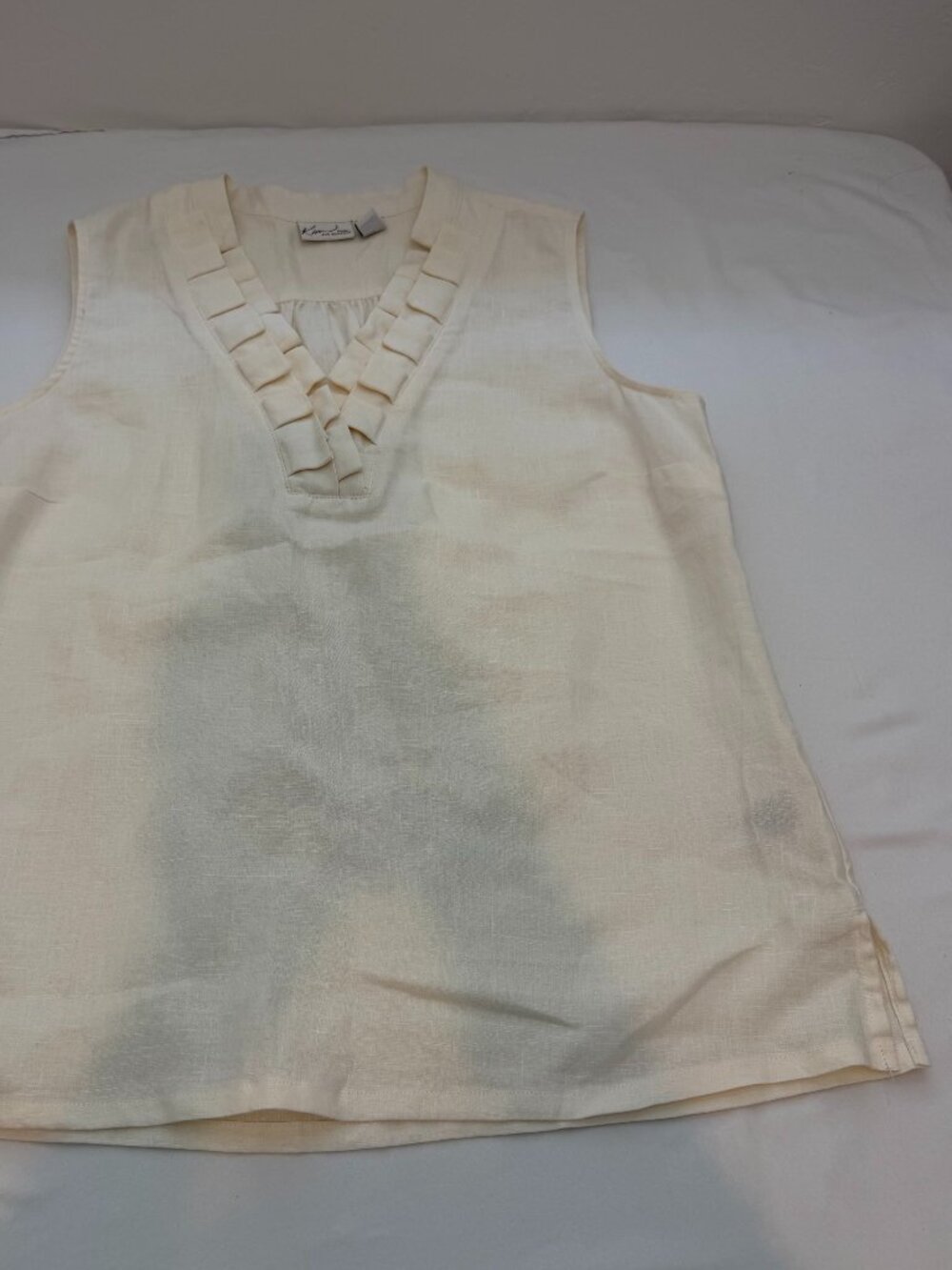Kim Rogers Petite PM 100% Linen Sleeveless Ivory V-Neck Ruffle Trim Blouse